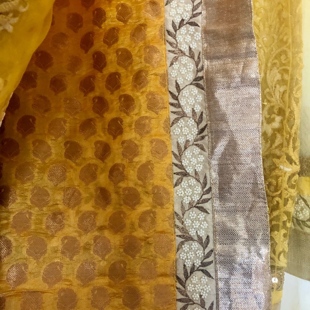 Yellow And White Net Saree With Matching Blouse - image 4